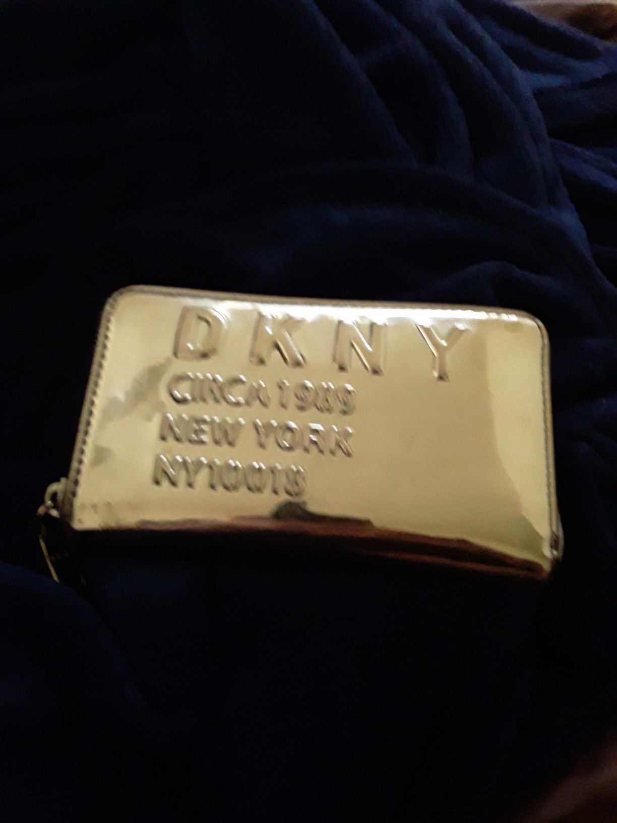 Dkny wallet like new