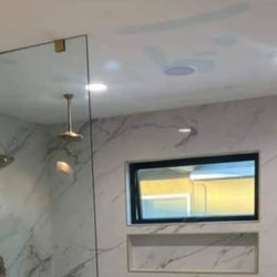 Ducha Semi Sin Marco — Puerta de Vidrio Templado Instalada por $699