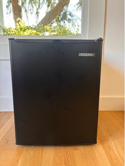 Vissani mini fridge