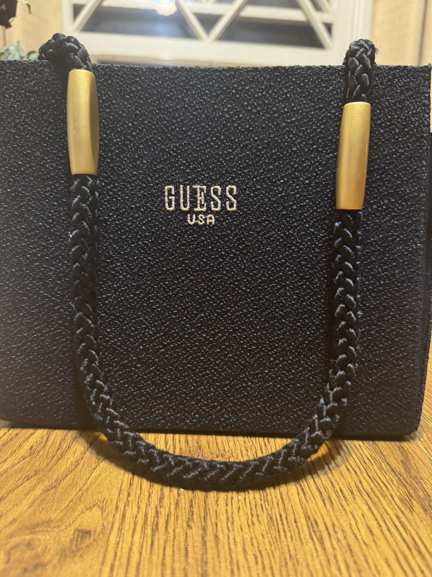Like New Guess USA Black Textured Purse