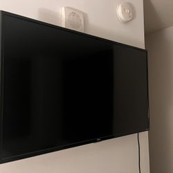 32” TCL Roku TV