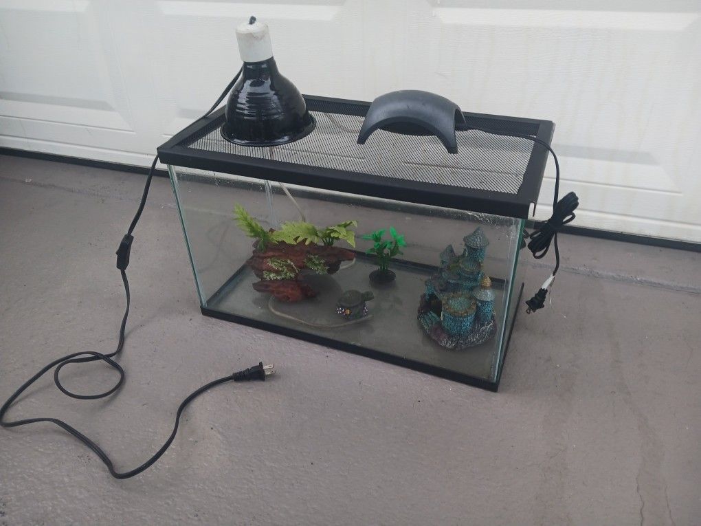 Reptile Cage With Heat Light And Irrigator Pump, 11 In X 21 And 1/2 In And 12 In Deep,