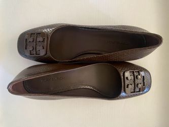 TORY BURCH GEORGIA LEATHER BLOCK HEEL PUMP IN CHOCOLATE Size  6.5