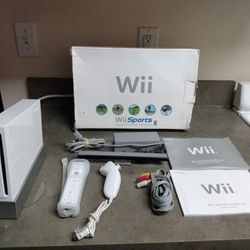Nintendo Wii Console Bundle In Box, in Good Condition, Tested, Working
