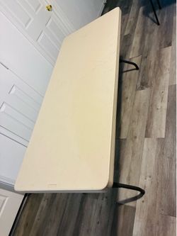 Plastic table