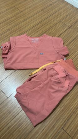 FIGS scrub set