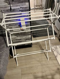 Clothes drying rack