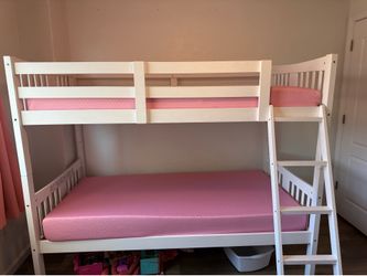 New twin bunk bed