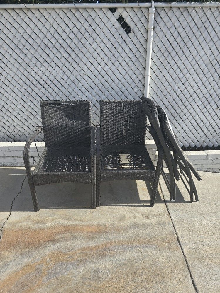 Free 4 Outdoor Chairs 