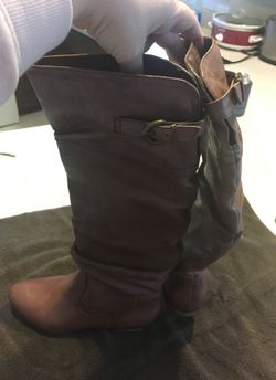 Great brown knee high boot! Like new! Size 7