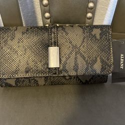 NEW HANDBAGS GREAT PRICES