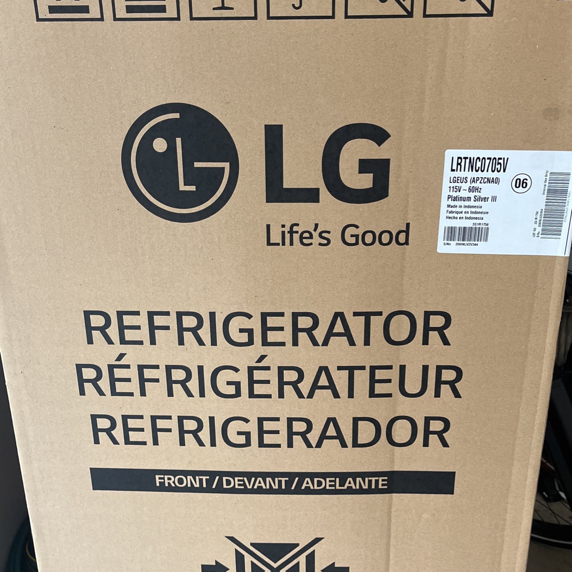LG 6.6 Cu Ct Top Freezer Counter Depth Refrigerator Model LRTNC0705V  xx