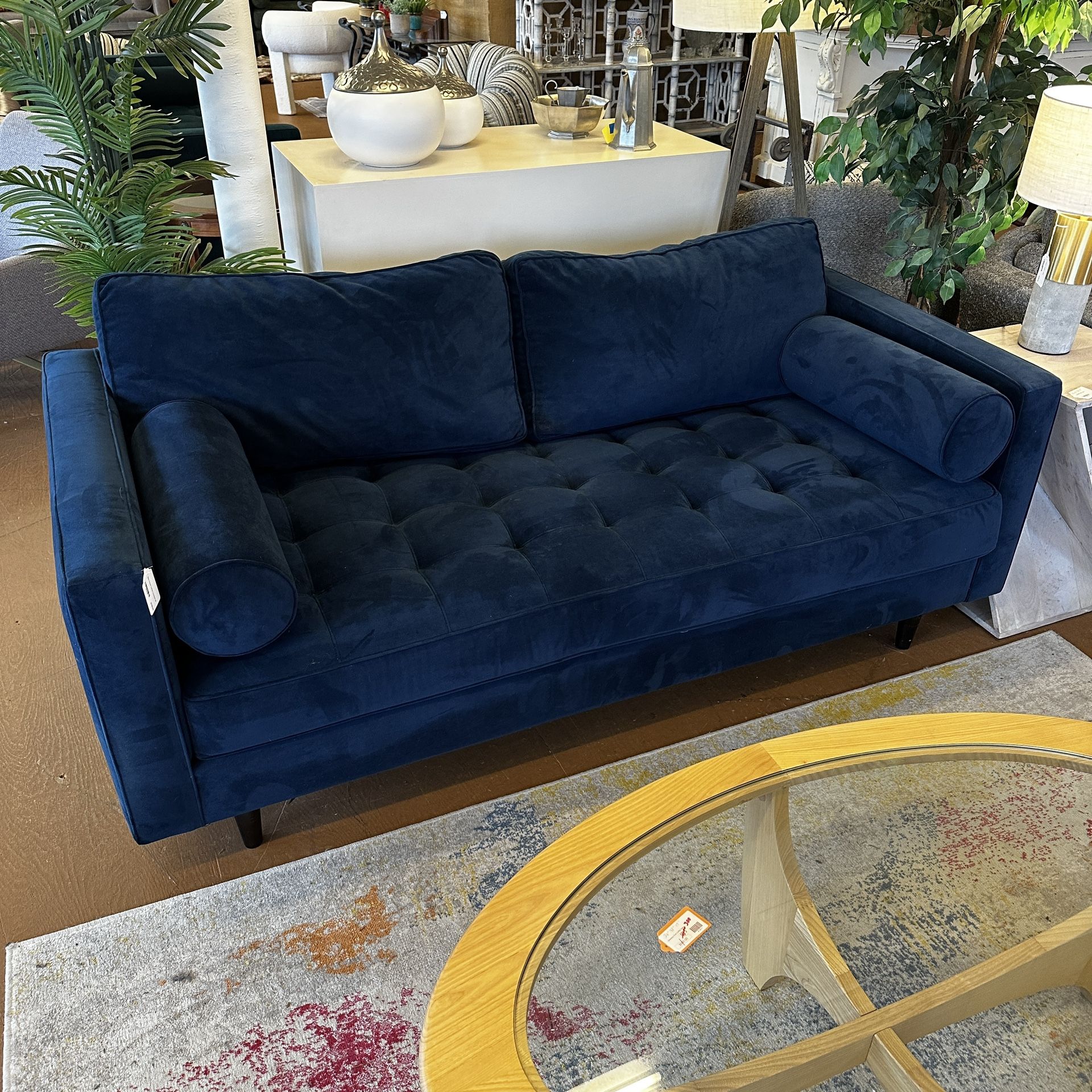 Blue Velvet Tufted Loveseat for Sale in Everett, WA OfferUp
