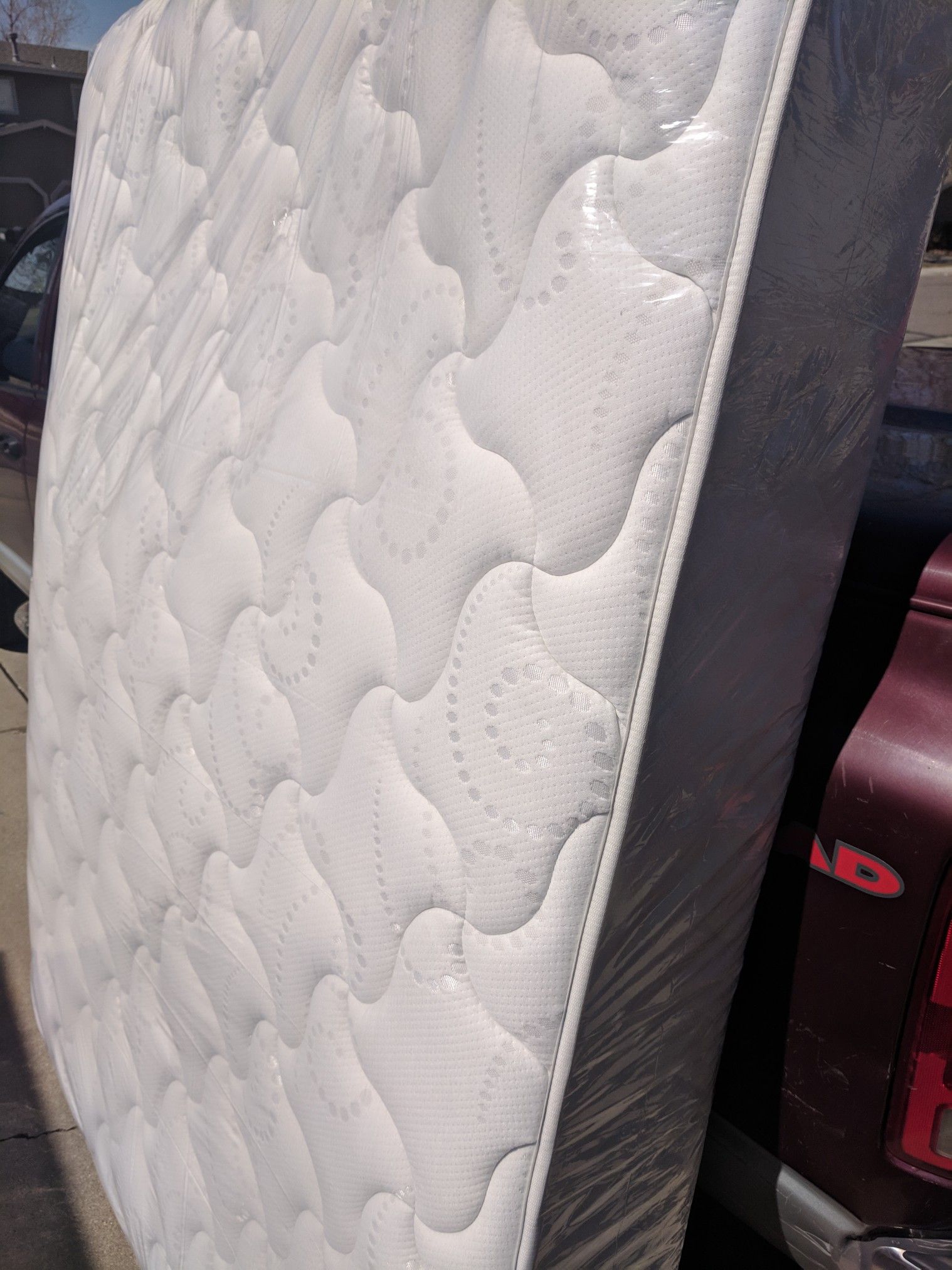 UP FOR SALE A QUEEN DENVER MATTRESS "DURANGO" FIRM MATTRESS BOXSPRING & INCLUDES DELIVERY ! for
