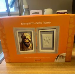 FREE FOR PICK UP ONLY!! 2 pet frames for pic and paw imprint