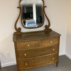 Antique dresser with mirror. Thumbnail