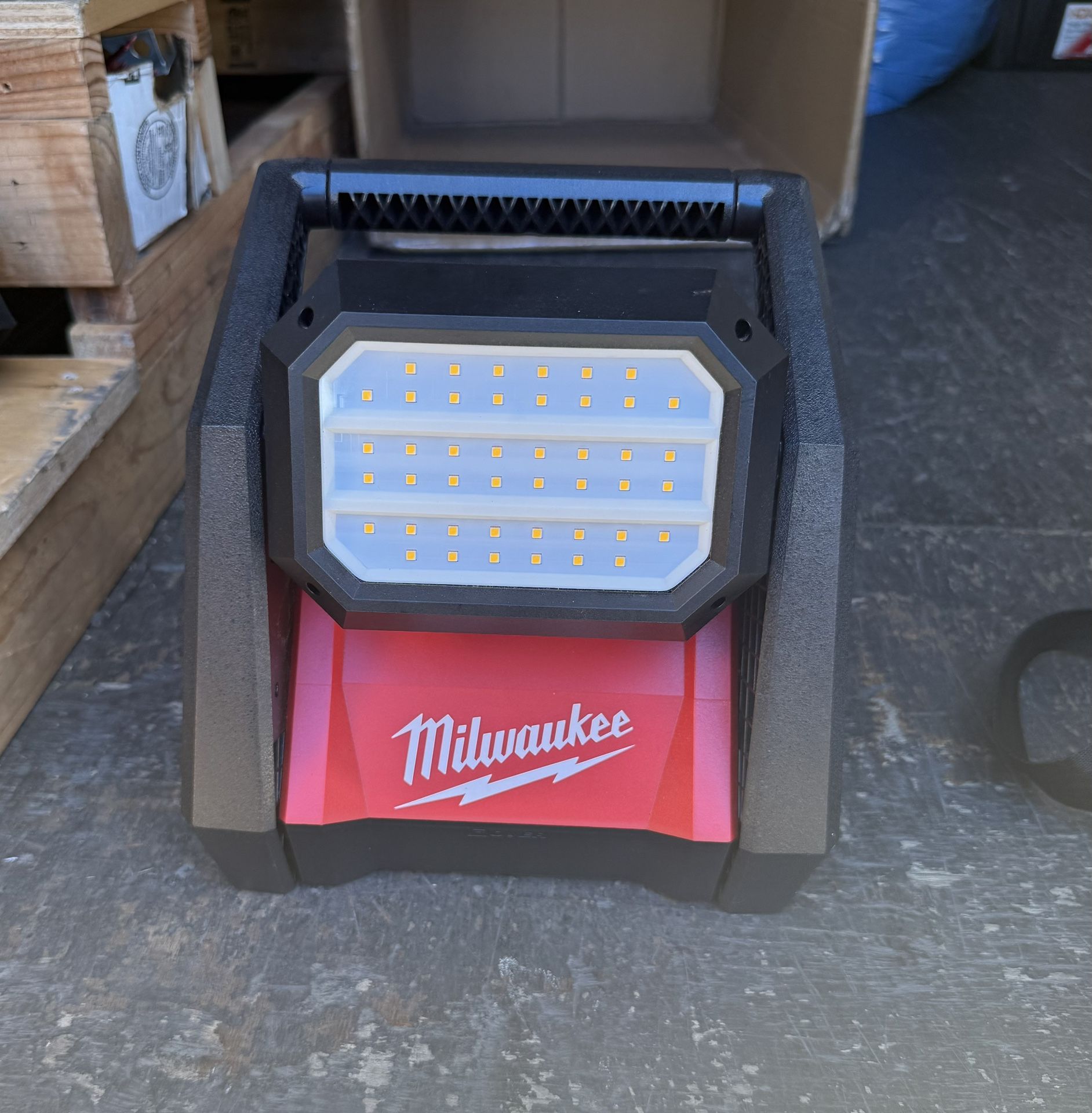 Milwaukee Light M18