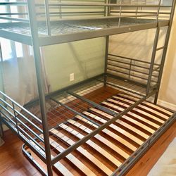 Bunk bed - Sleeps 3 