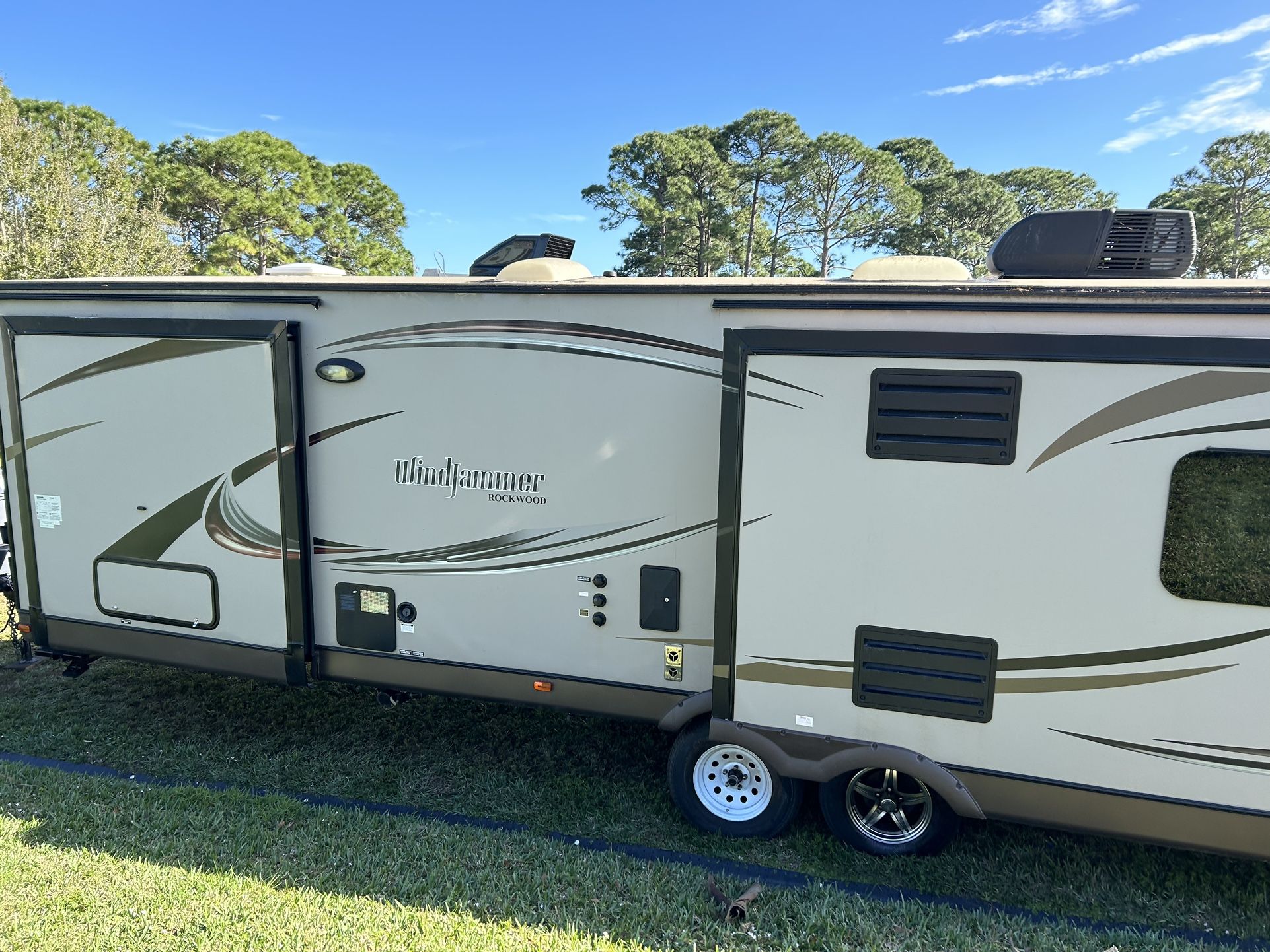 windjammer rockwood 3029w 2015 Mobile Home 