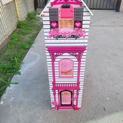 Doll House 