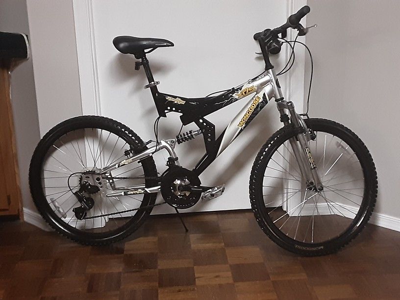 Perfect Shape .... Mongoose Xr75 21 Speed Mountain Bike Ready To Ride