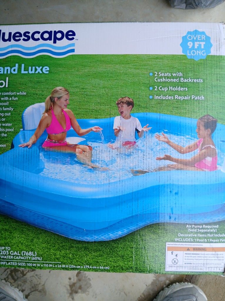 Bluescape Family/Kids Pool, New In Box. Holds 205 Gallons