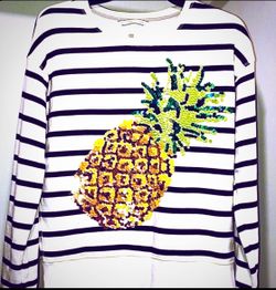 Victoria Secret woman’s white stripes long sleeves