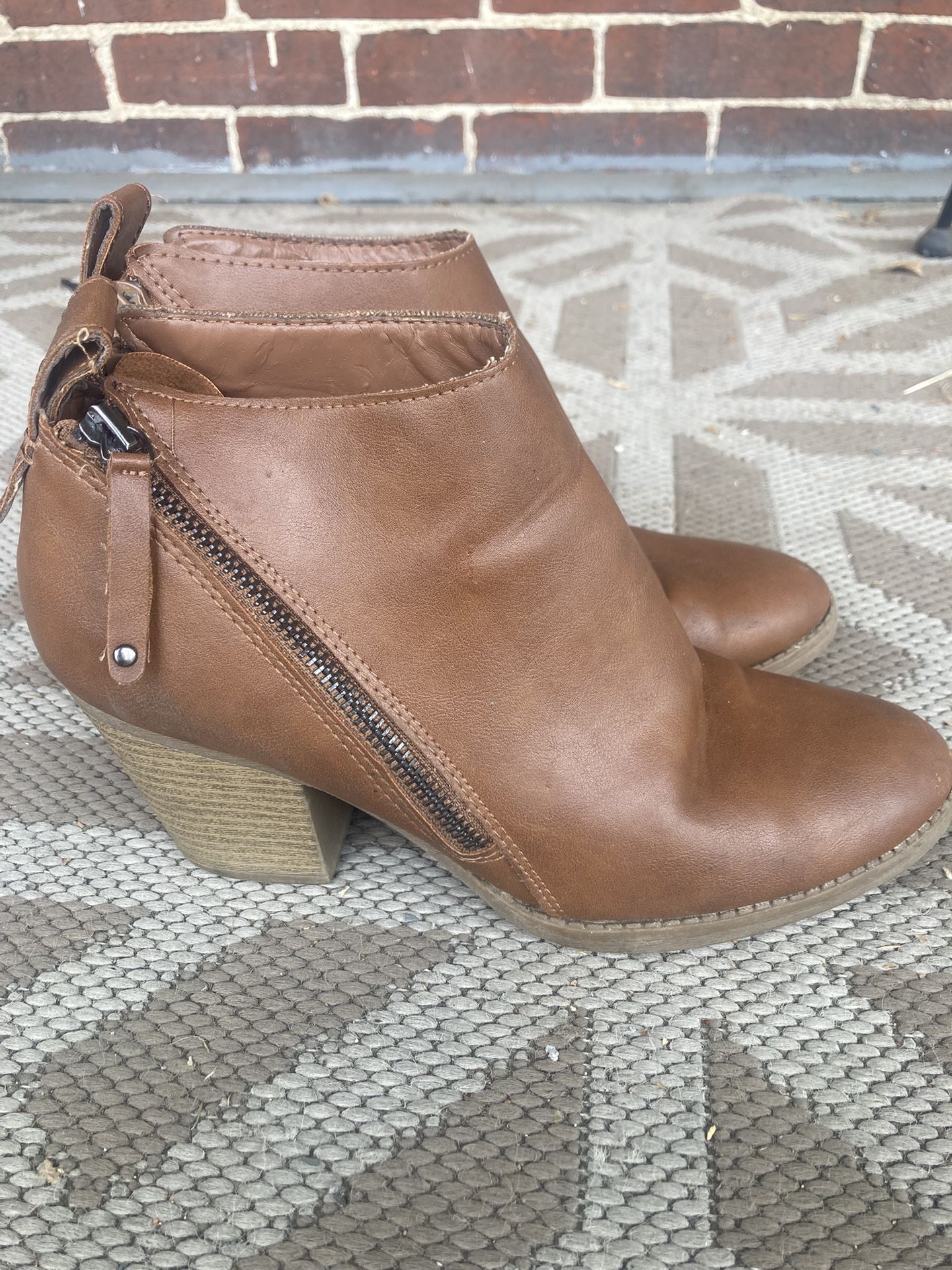 Tan Brown Ankle Boots - Women’s 8