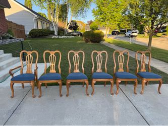 6 Dining room all wood chairs. Like new!