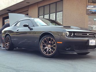 This setup of wheels and tires for Dodge 20inches 5X115