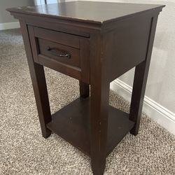Pottery Barn Hampton Side table 