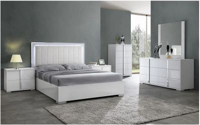 Queen bedroom set 