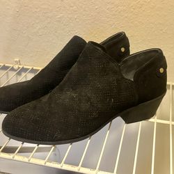 Woman’s shoes size 11 medium