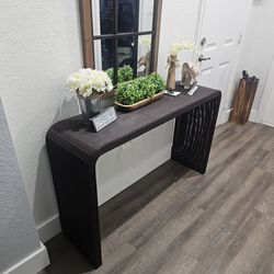 Entry way console
