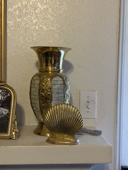 2 Gold Vases