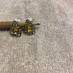 Tear Drop Yellow And White Stone Earrings 