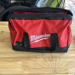 Med Milwaukee Tool Bag 16x9x9 M18