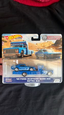 Hot Wheels Team Transport Ford Mustang