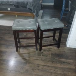 2 Counter Height Stools