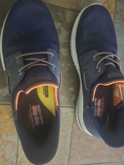 Skechers mens Delson 3.0 Roth slip ins , size 9
