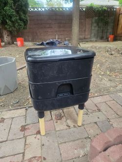 Worm bin