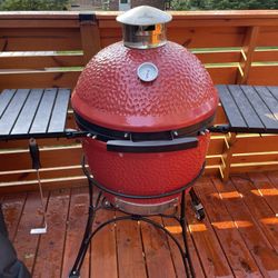Kamado Joe Classic 18” – Lightly Used (Only for Pizza!) includes a bunch of extras