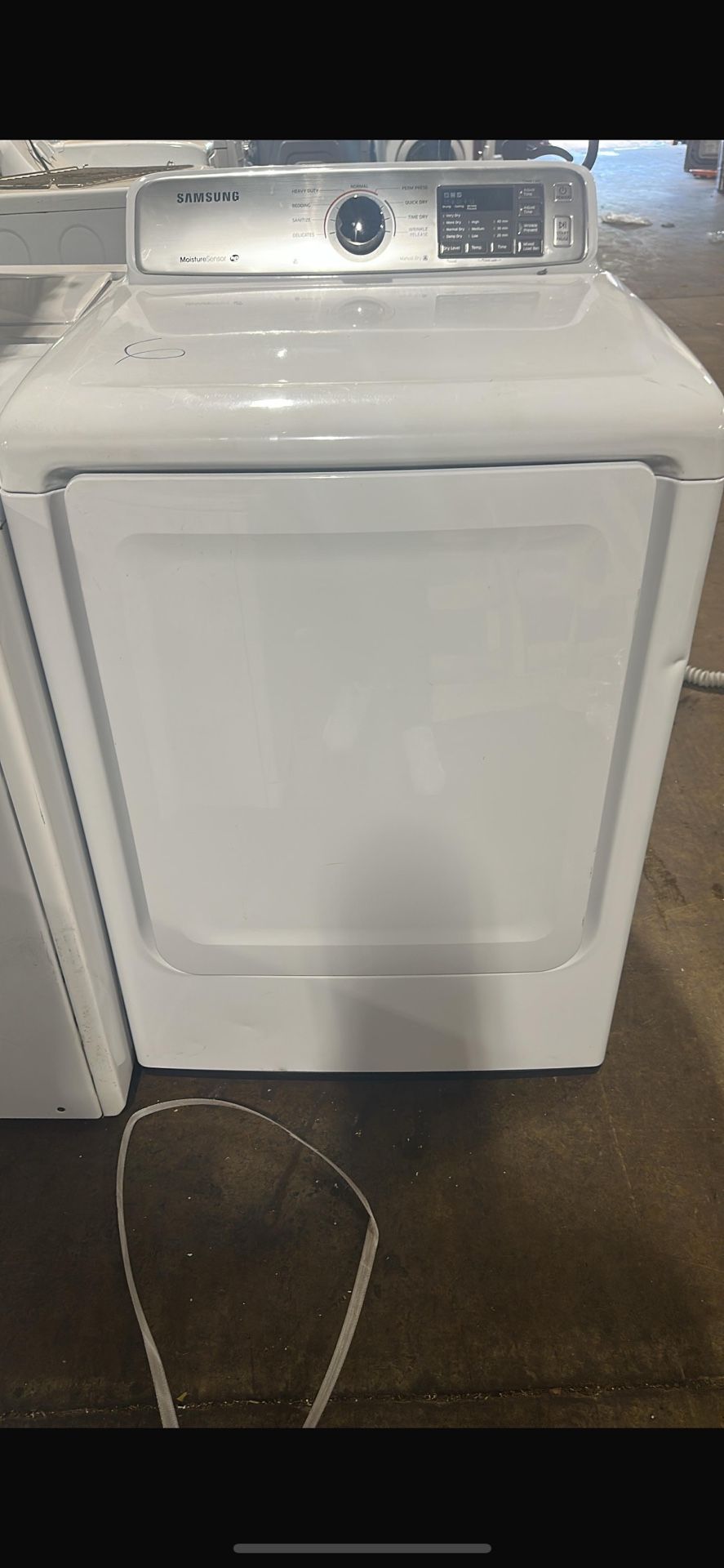 Samsung 27” Electric Dryer (Like New)