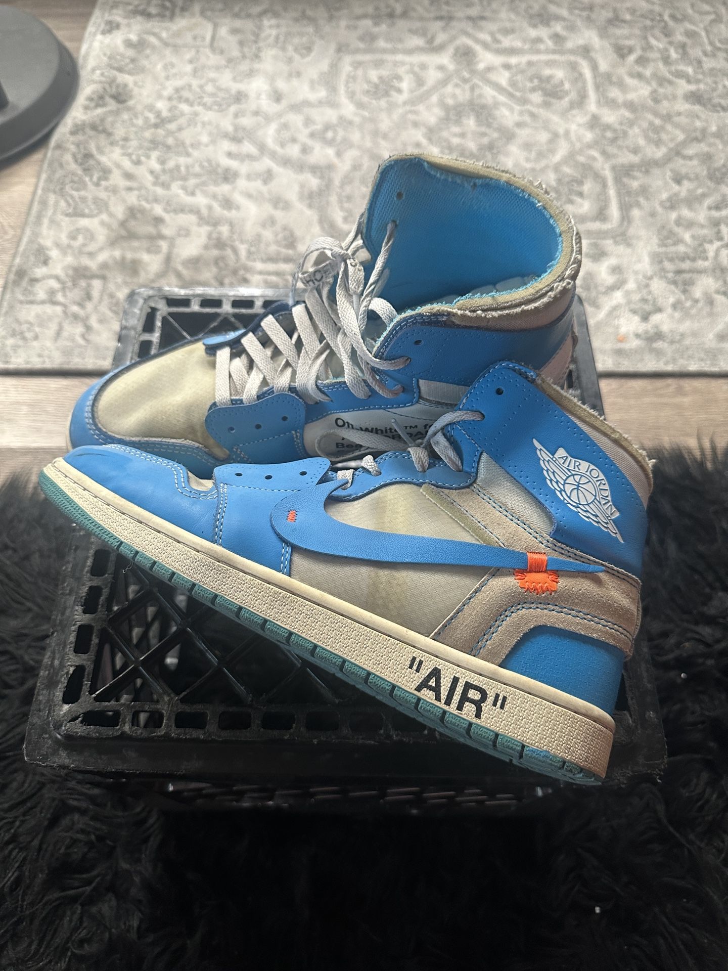 Offwhite Jordan 1s unc
