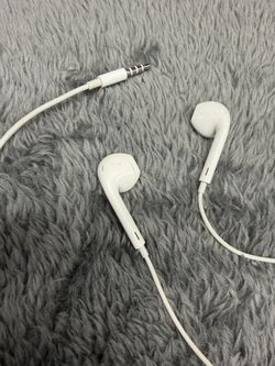 Apple Wired Ear Buds with headphone jack!