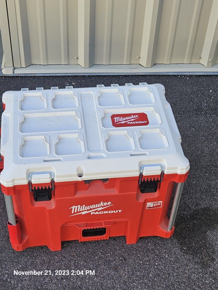 Milwaukee Packout Cooler