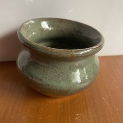 Small Ceramic Pot/bowl $10 Pick Up. 