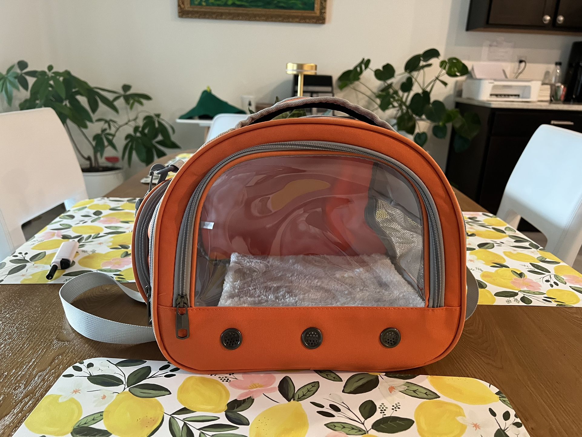 Pet carrier