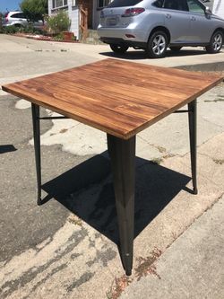 Kitchen/Dining Table