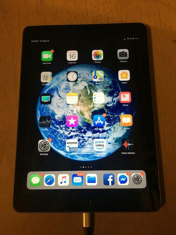 iPad (Latest Model" w/ Wifi & Cellular 128GB Unlocked - Space Gray